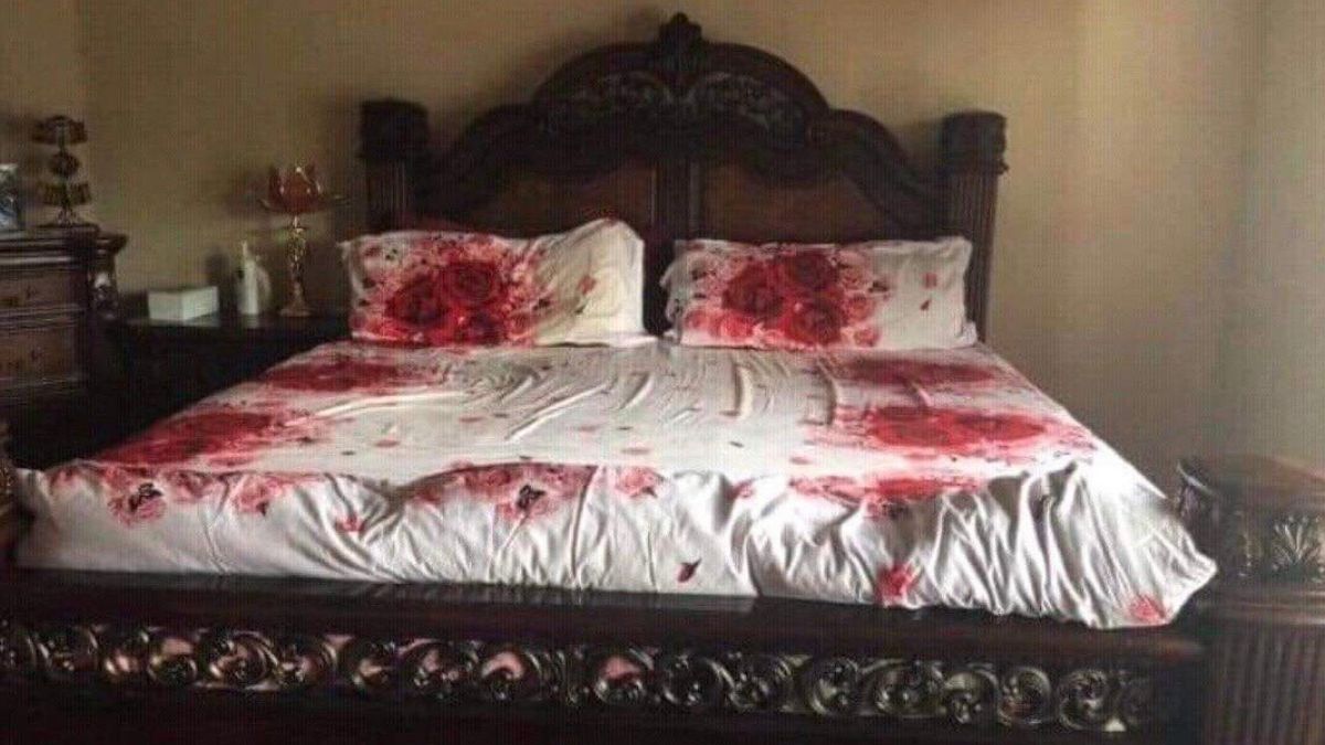 Man buys â€˜romanticâ€™ rose bedding but it ends up looking like murder