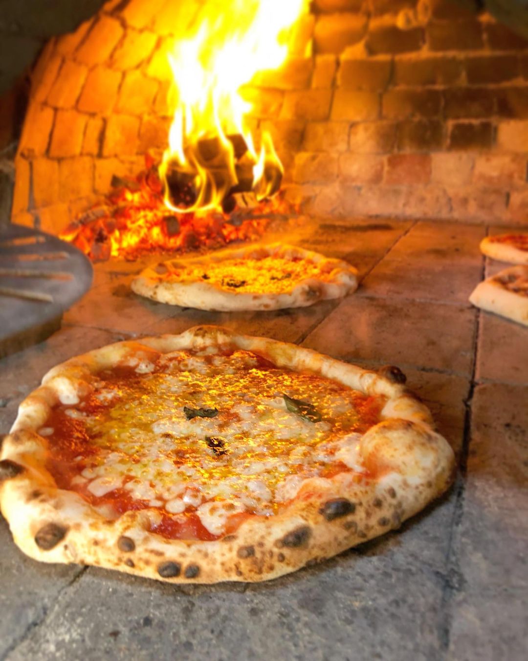 These cousins are making authentic woodfired pizzas from a back garden
